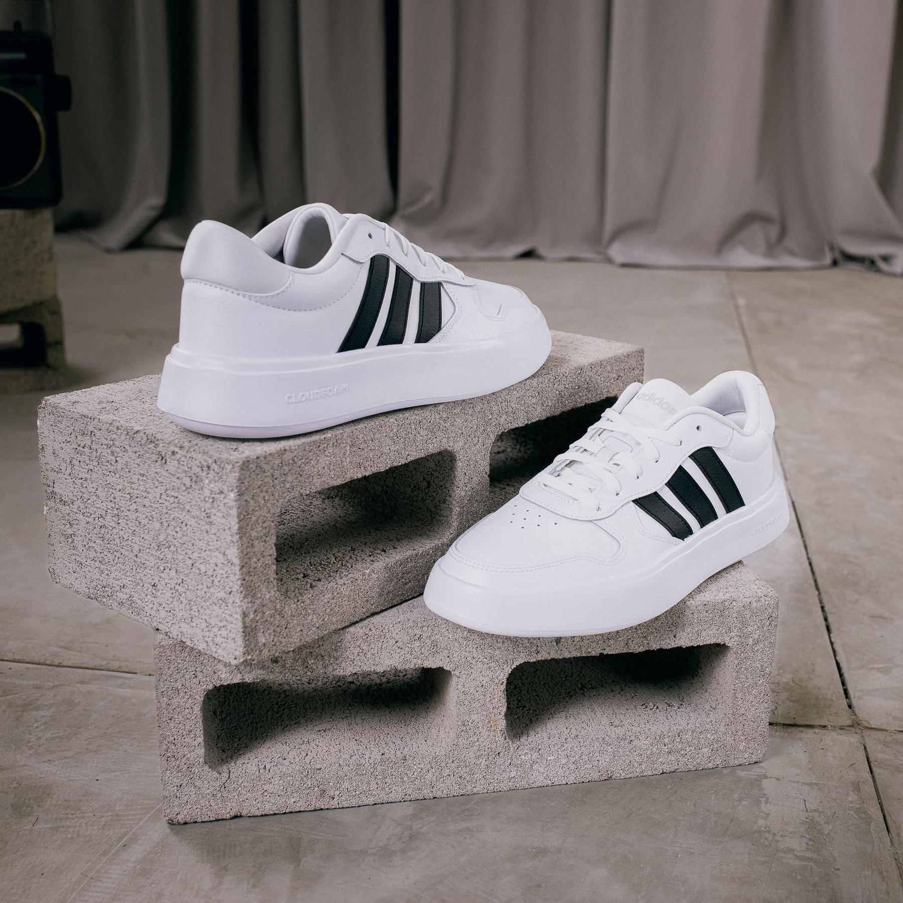 product/a/d/adidas_ih0856_14_footwear_photography_heromrktng_view_3-nw091625.jpg