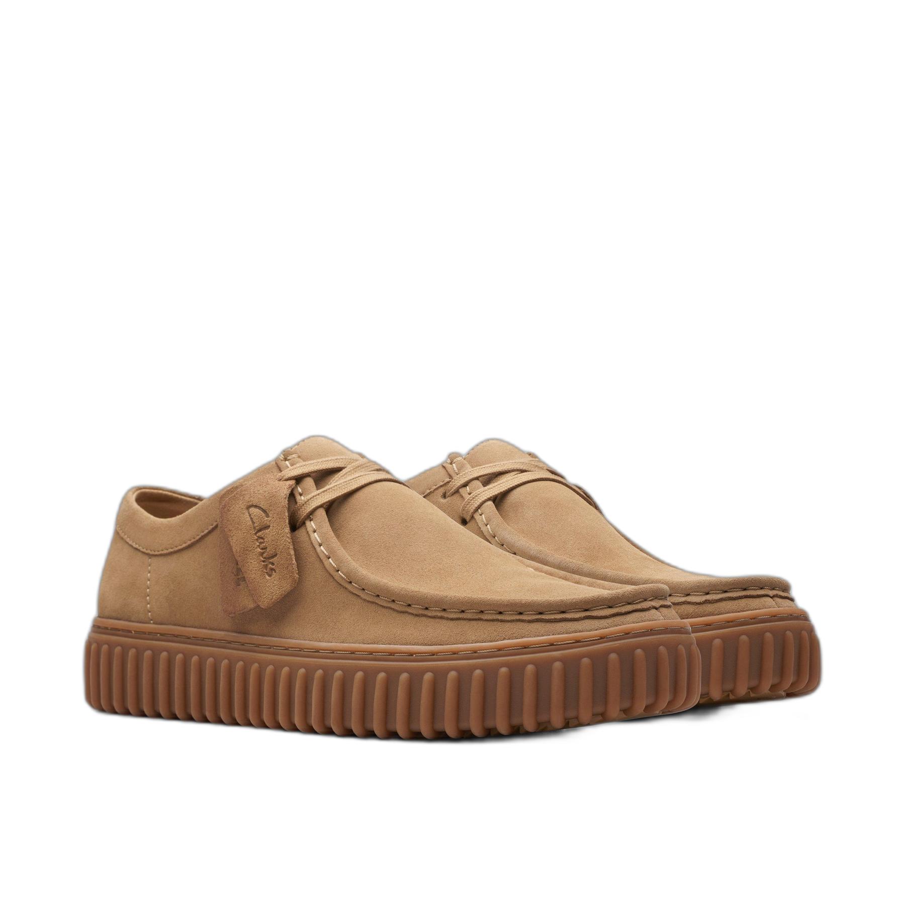product/c/l/clarks_26173471_dark-sand-suede_4.jpg