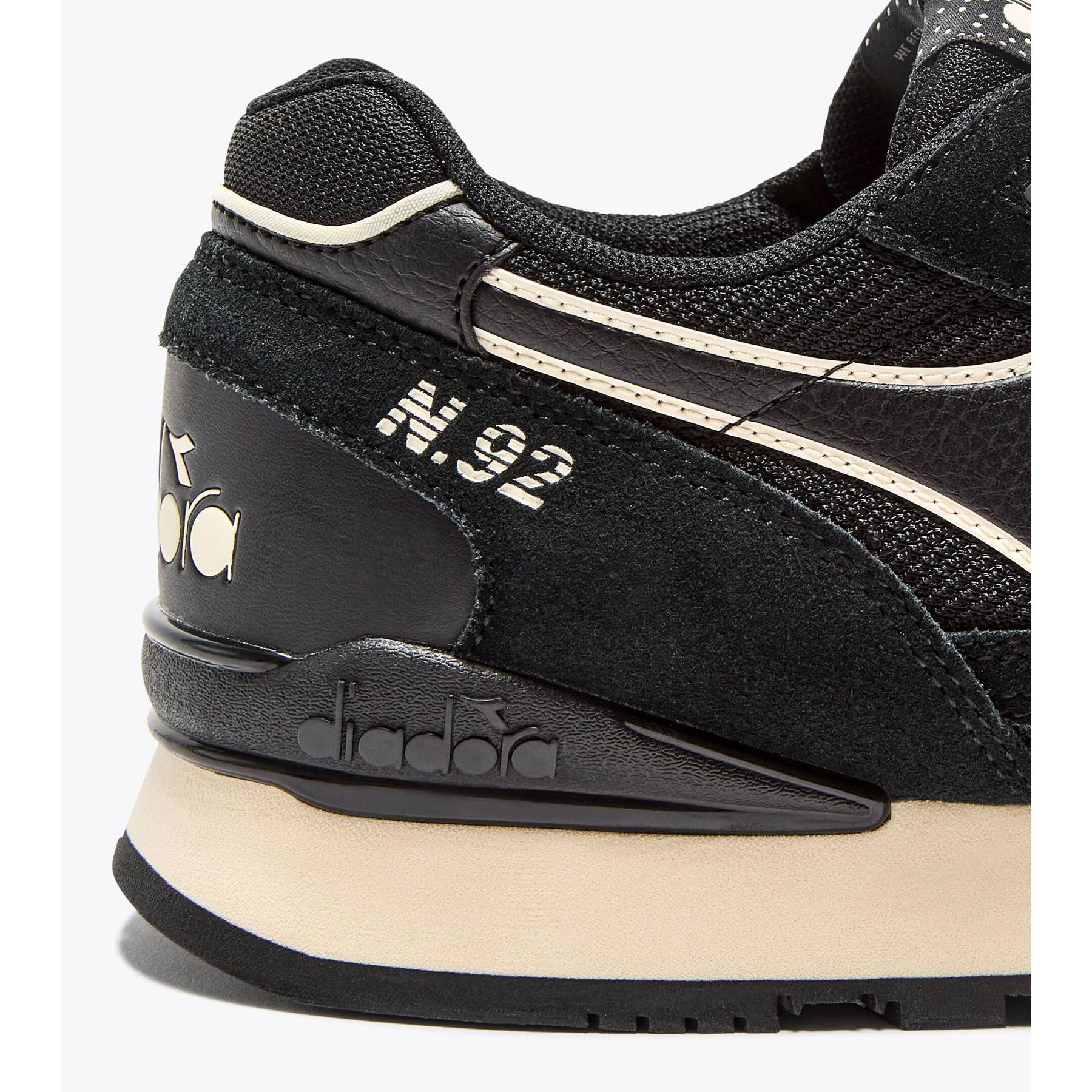product/d/i/diadora-501-181441-c0199-black-black-black-5.jpg